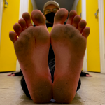 @BGNFeet’s filthy soles after barefooting